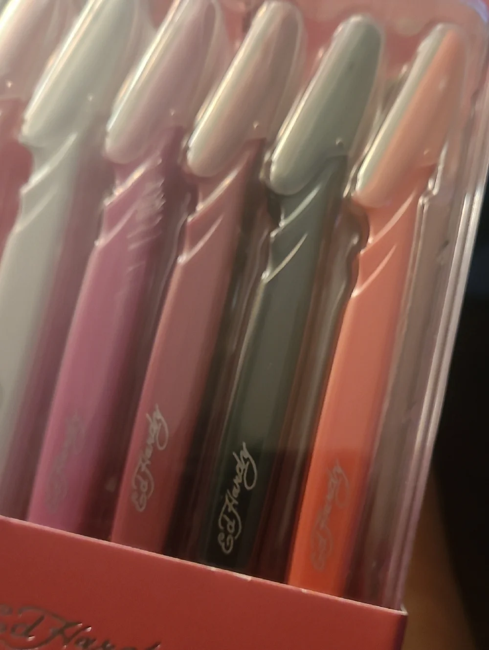 Ed Hardy Pink and Black Facial Razor Set